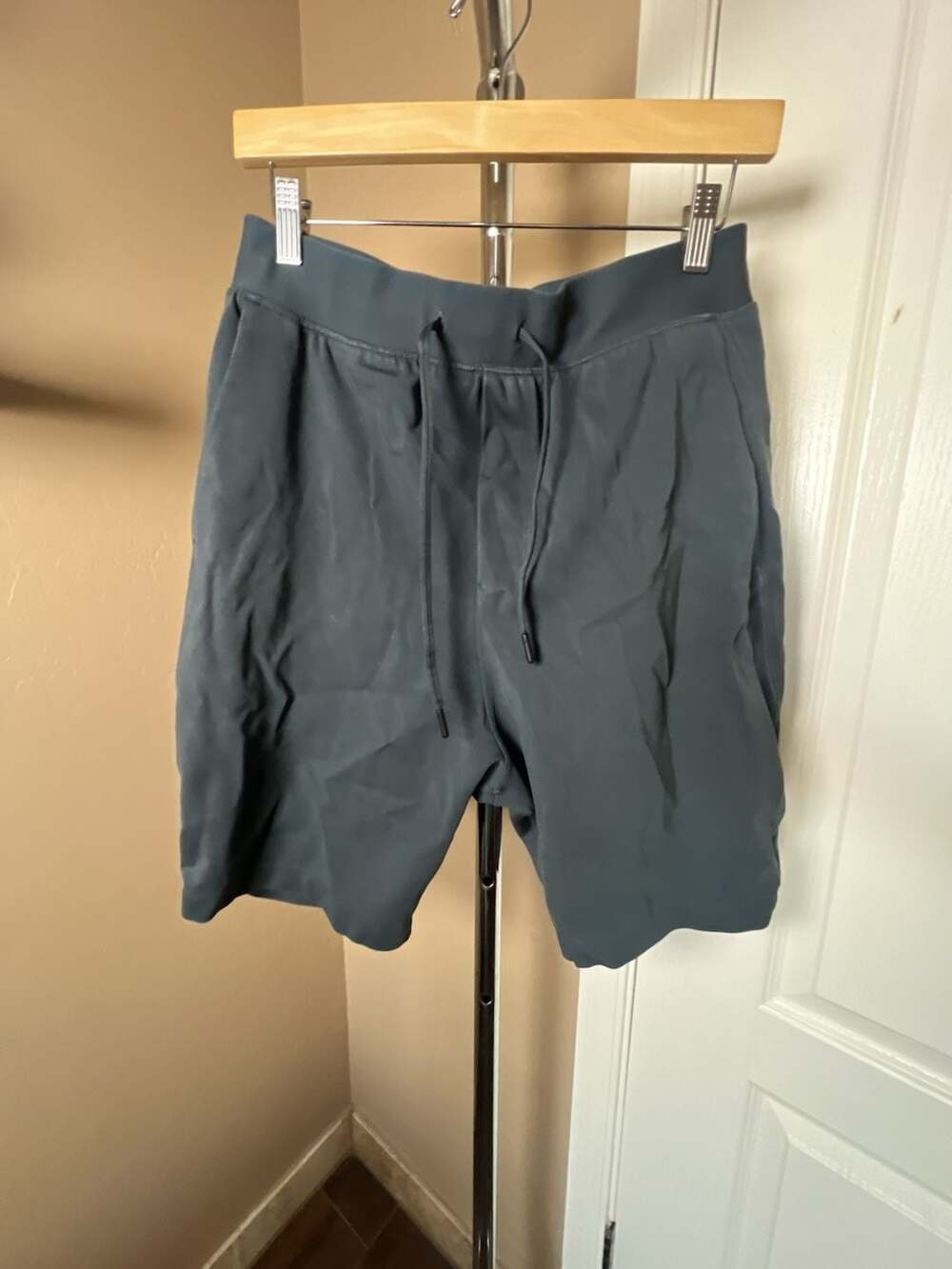 Lululemon T.H.E. Linerless Short 9" Iron Blue